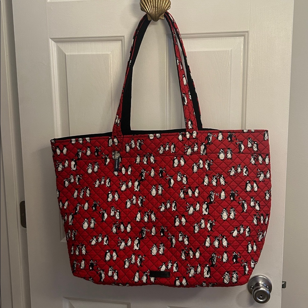 NWOT Vera Bradley penguin 🐧 large tote bag 
REVERSIBLE
Excellent condition